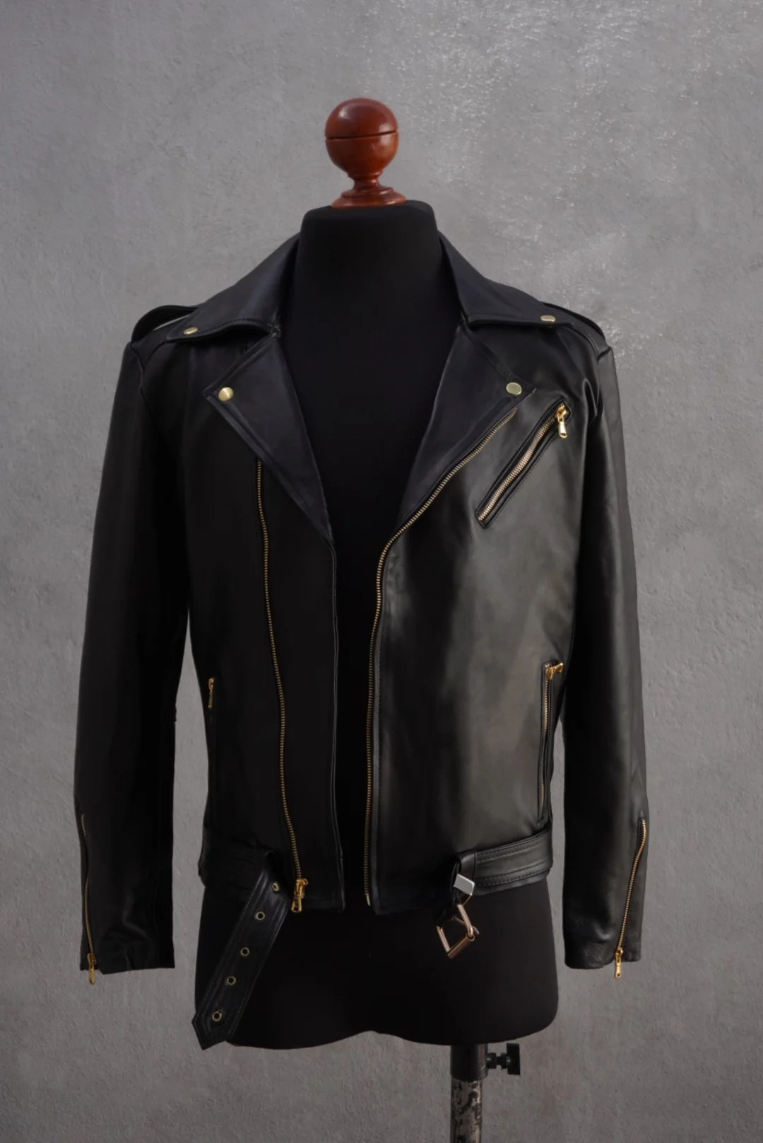 Biker no.1 black & gold - Image 2