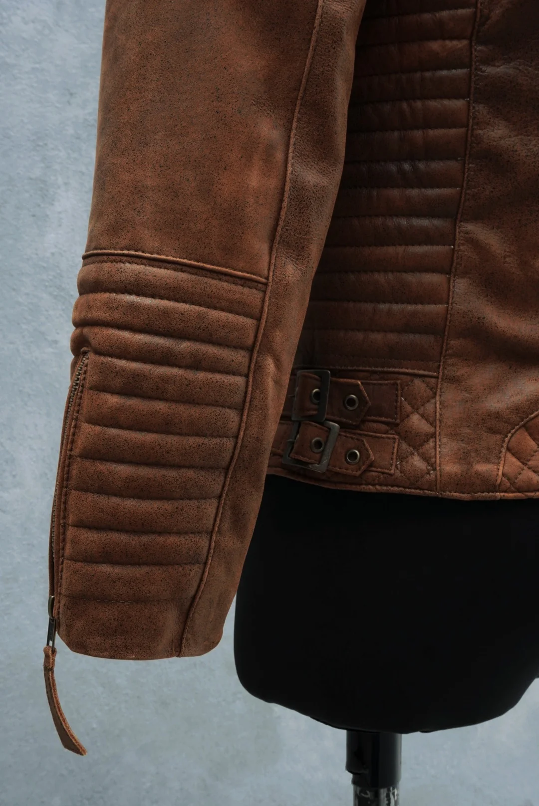 Biker no.10 oro viejo - Image 3