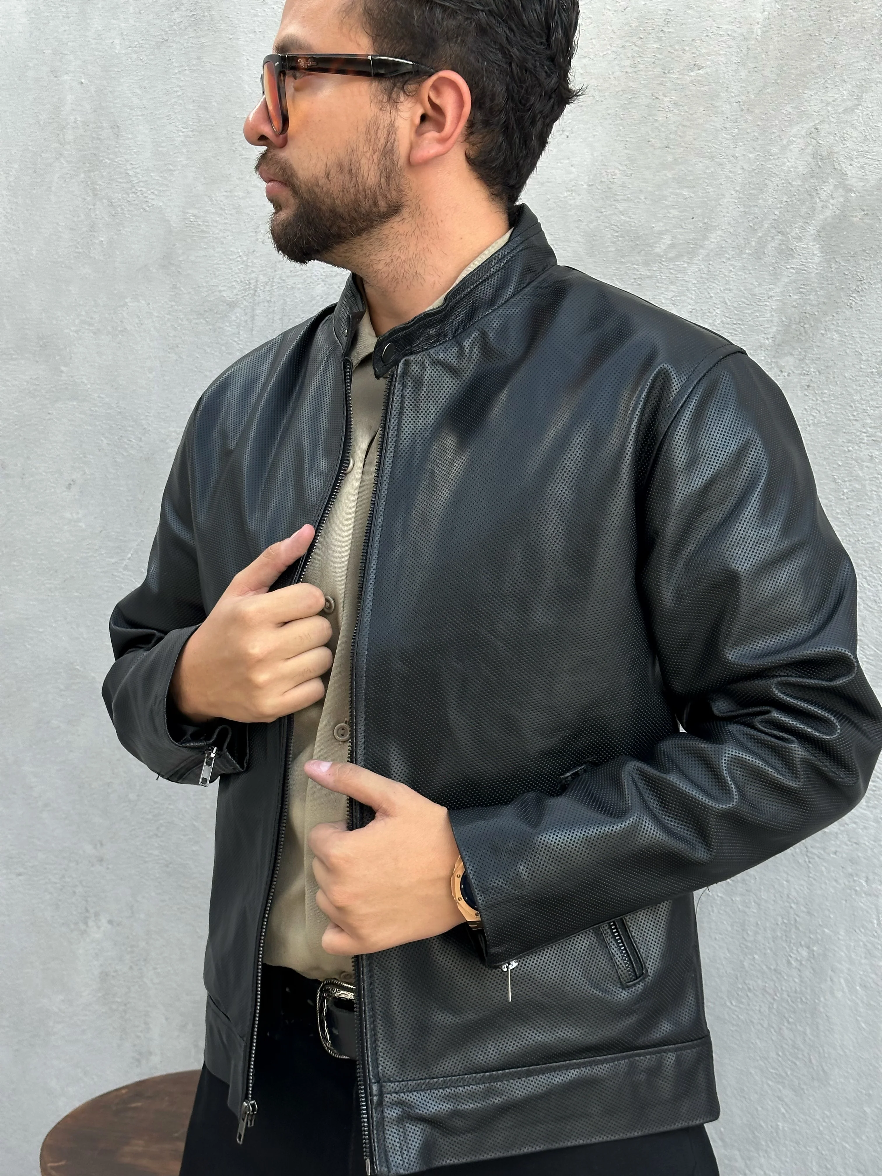 Berge darkest black piel perforada - Image 11