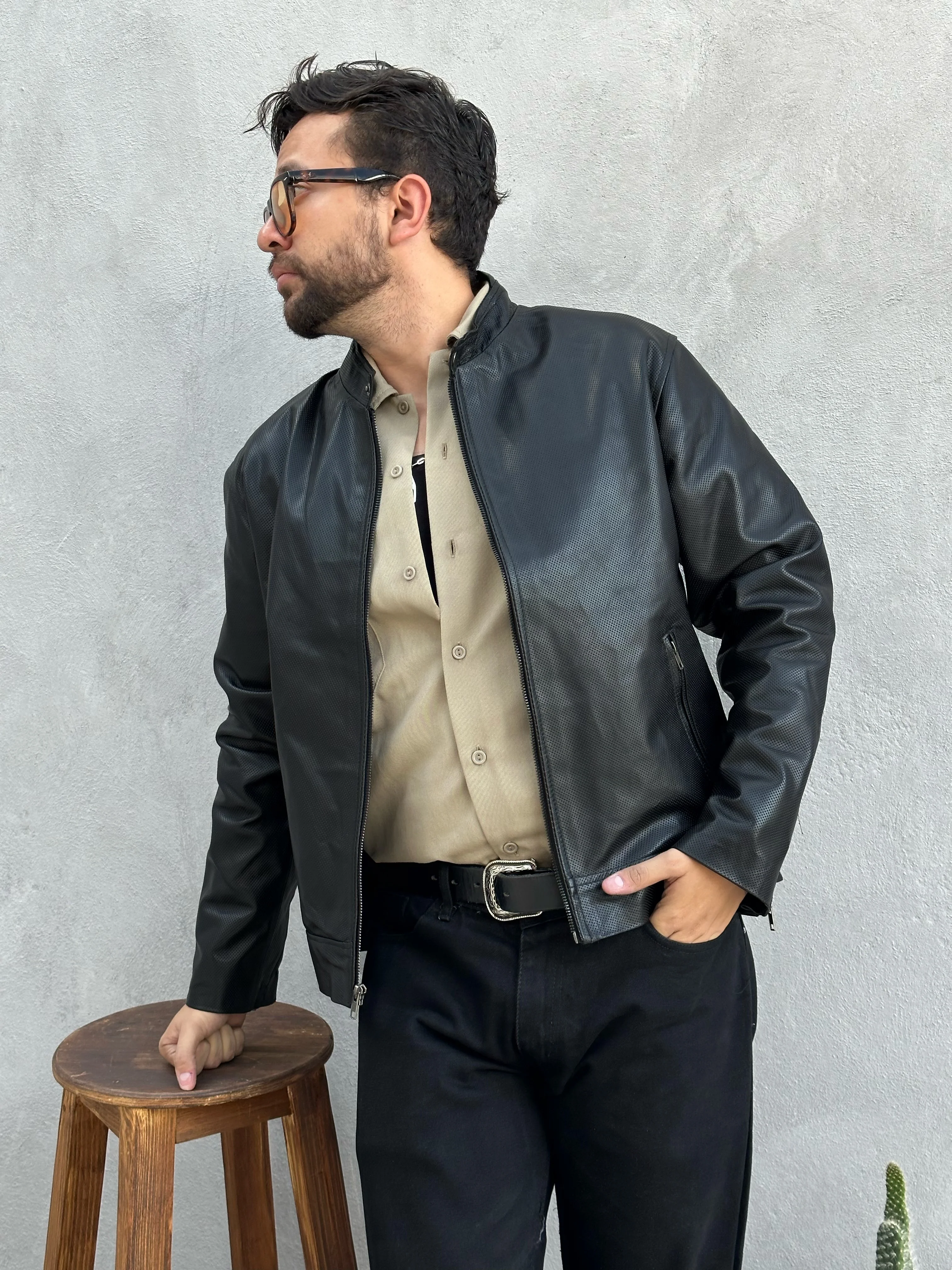 Berge darkest black piel perforada - Image 9
