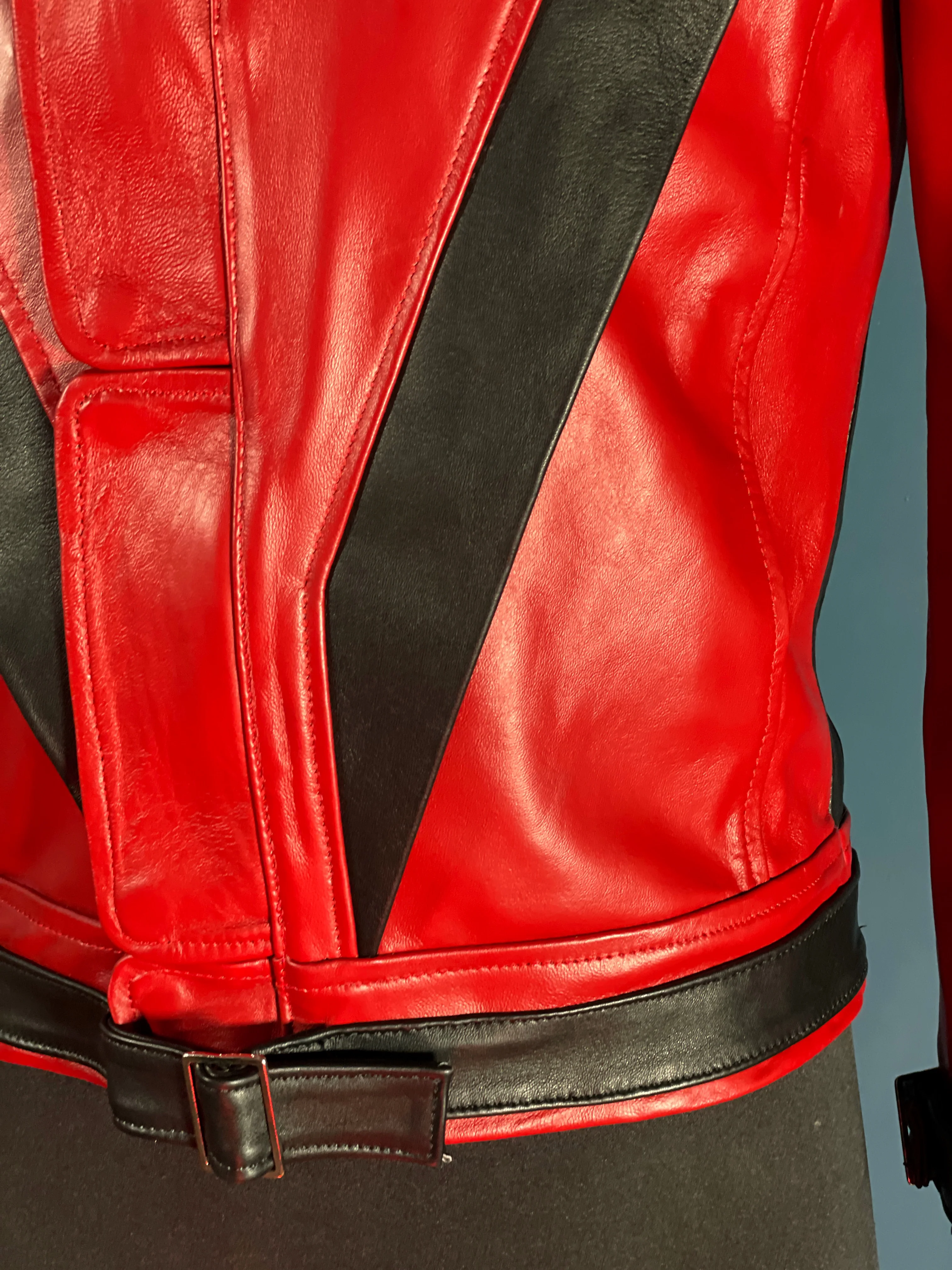 THRILLER - Image 3